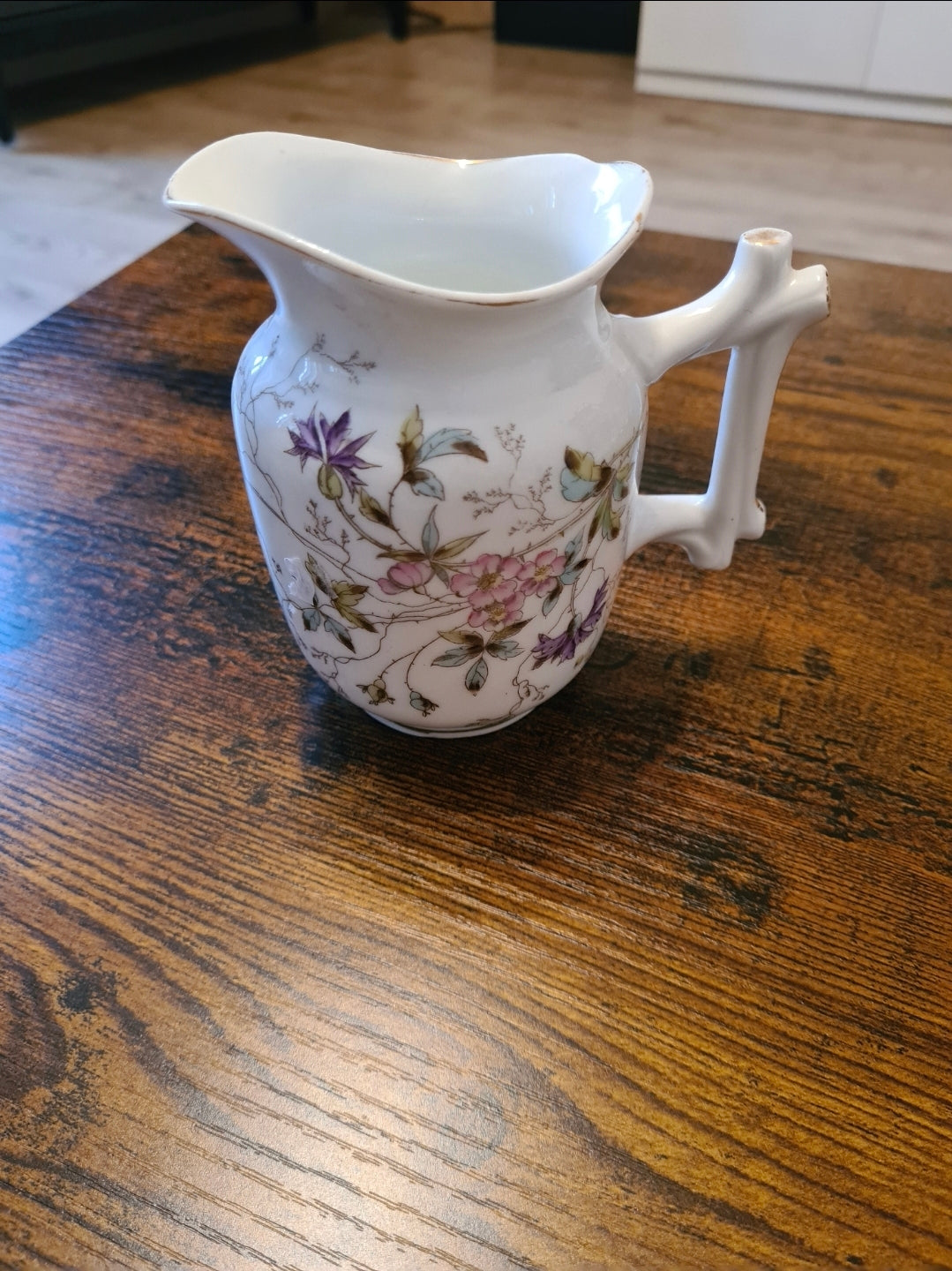 Pot à lait en porcelaine fleurie