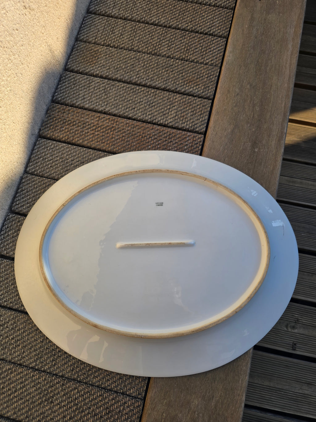 Grand plat creux en porcelaine