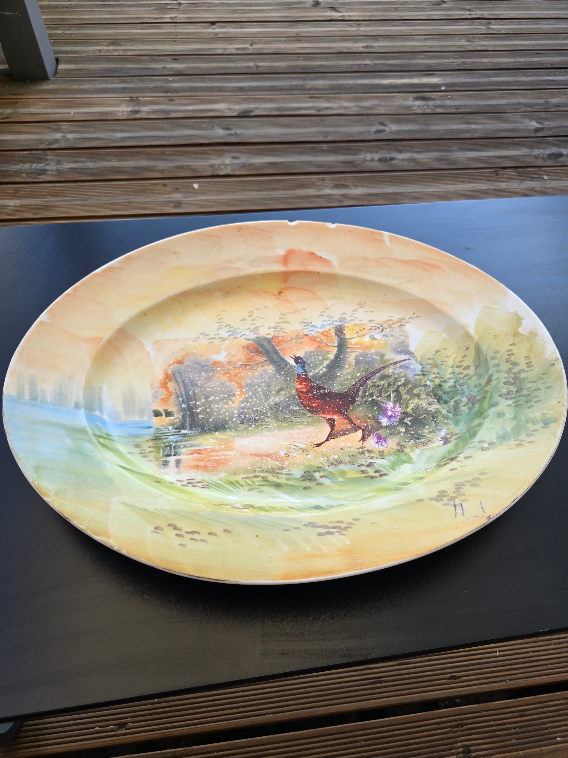 Grand plat creux en porcelaine