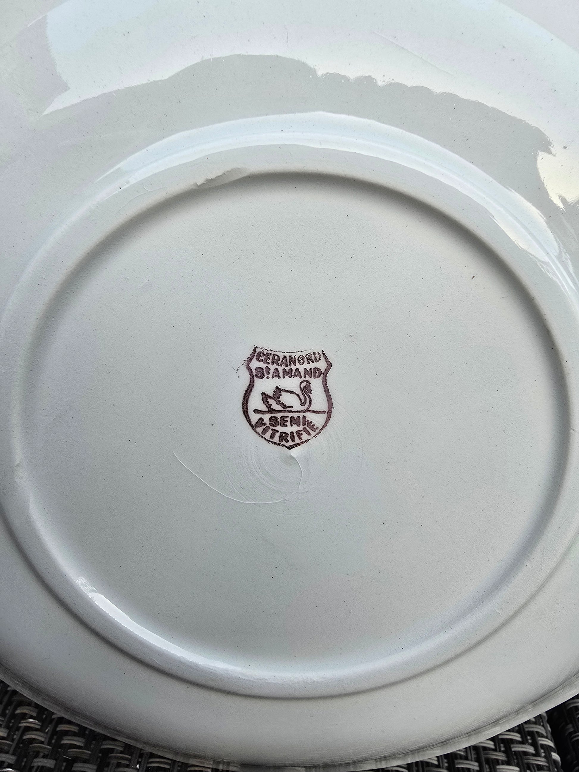 Tasses et soucoupes en céramique semi-vitrifiée