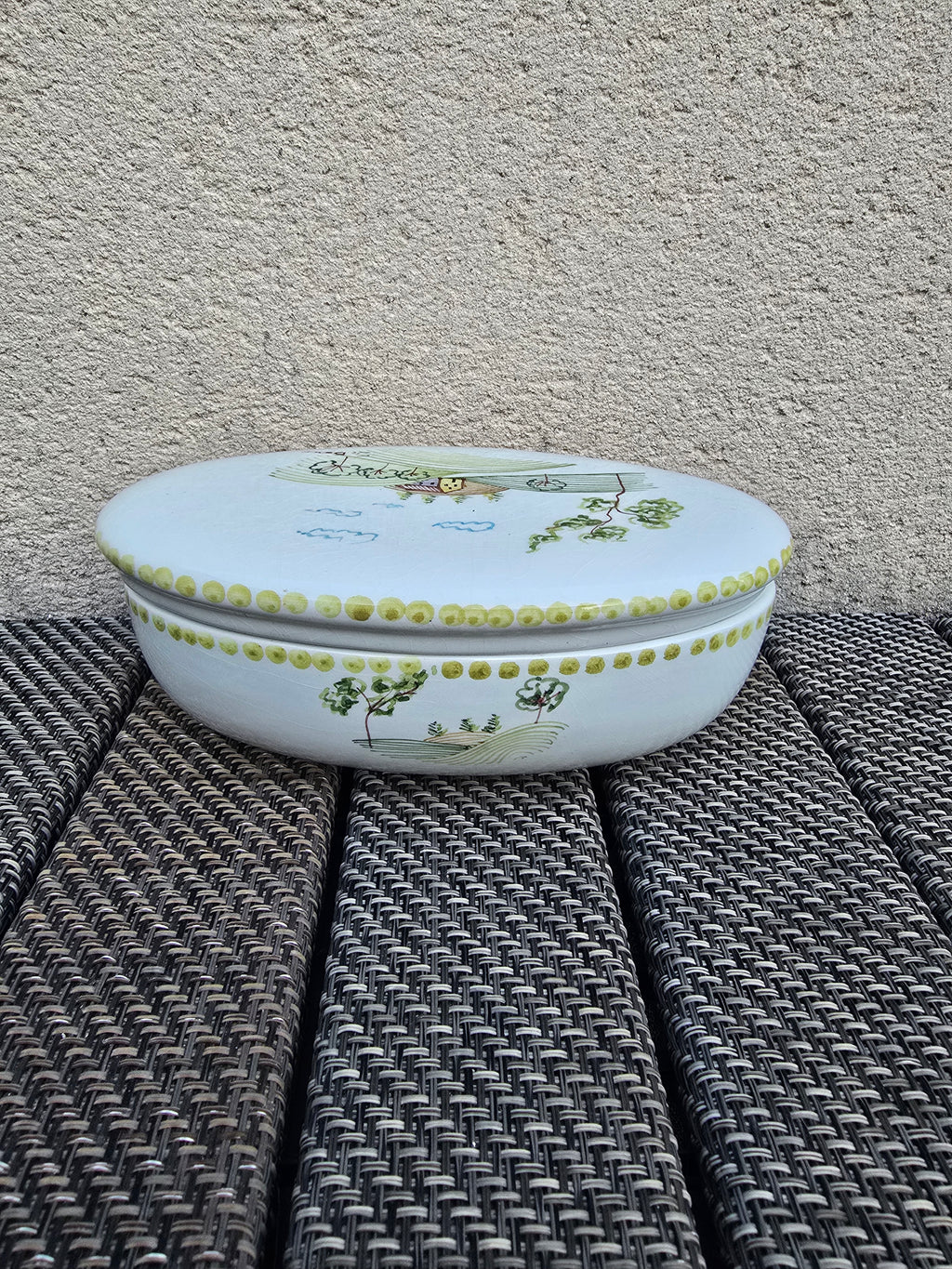 Petite boite en céramique signé S.Bons