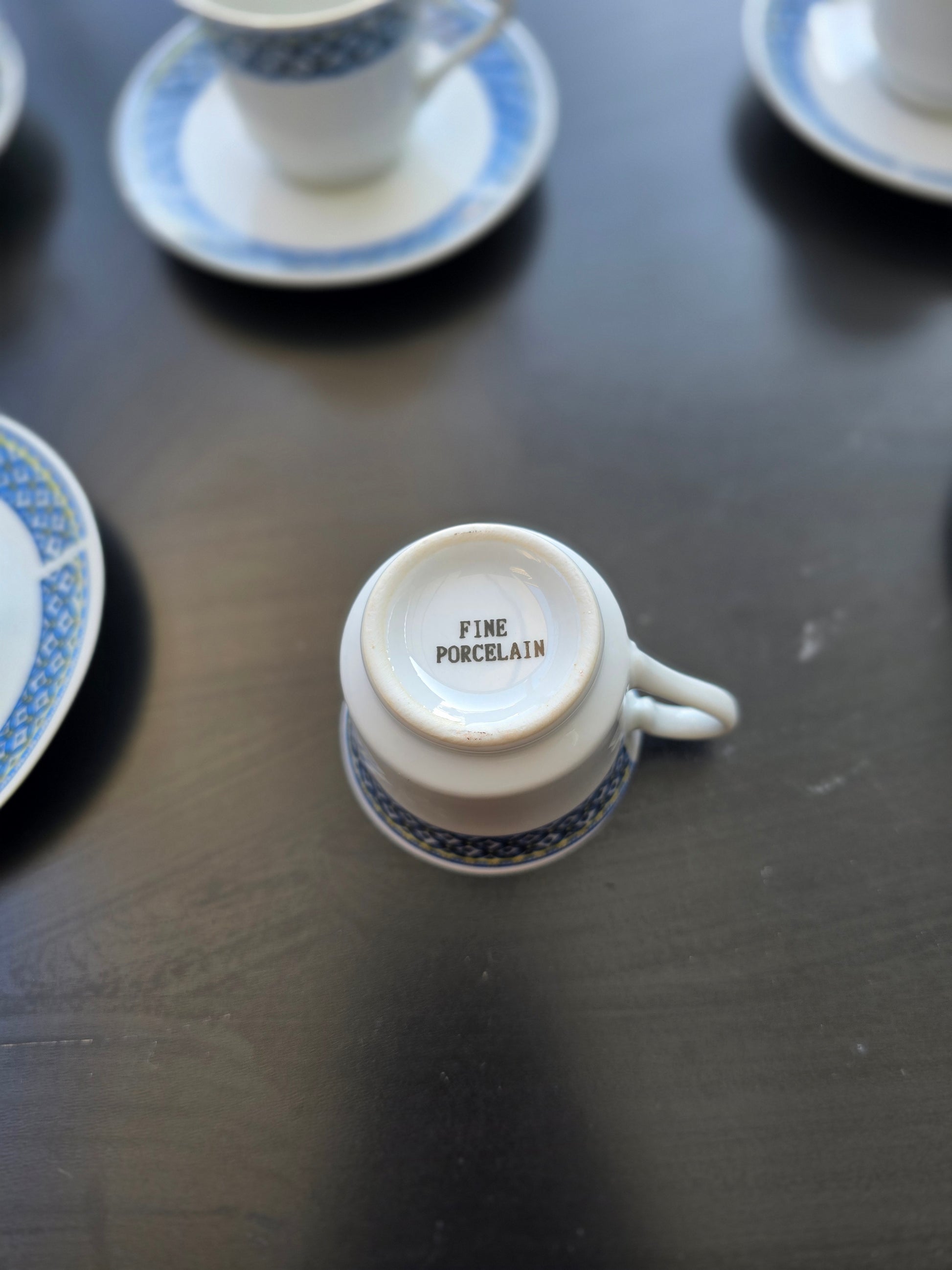 Service en fine porcelaine