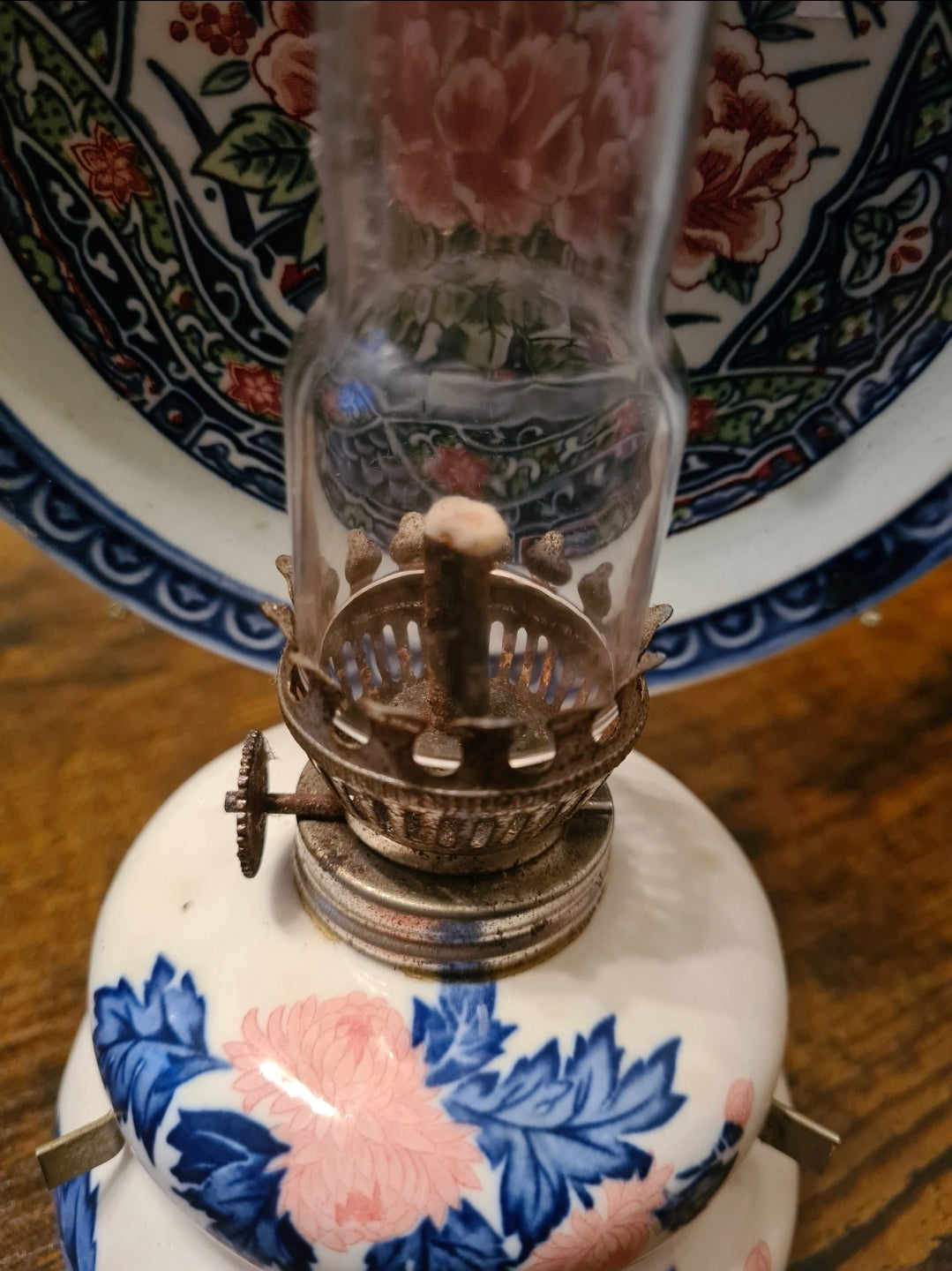 Lampe à pétrole fleurie suspendue