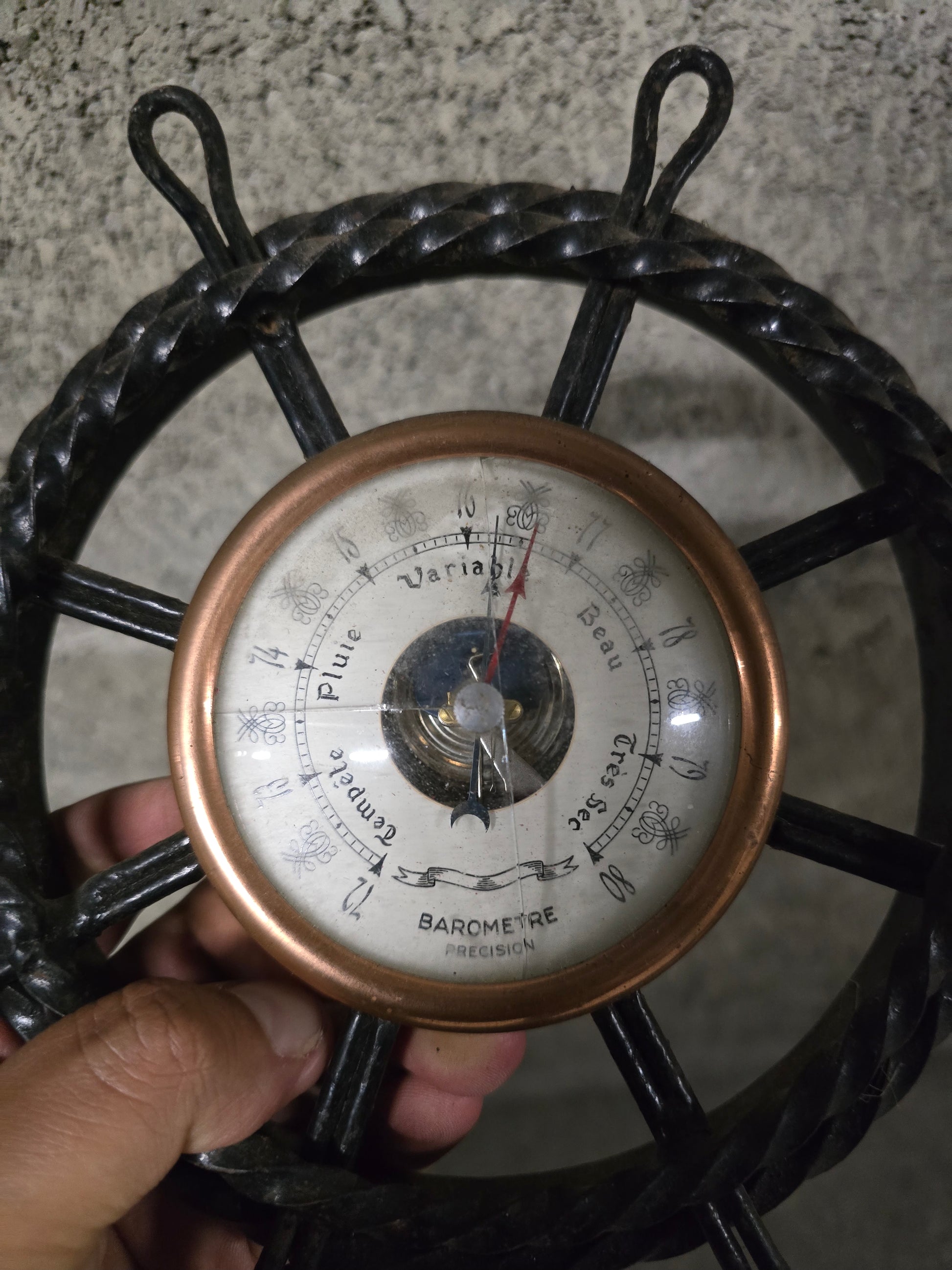 Baromètre de précision en forme de proue de bateau