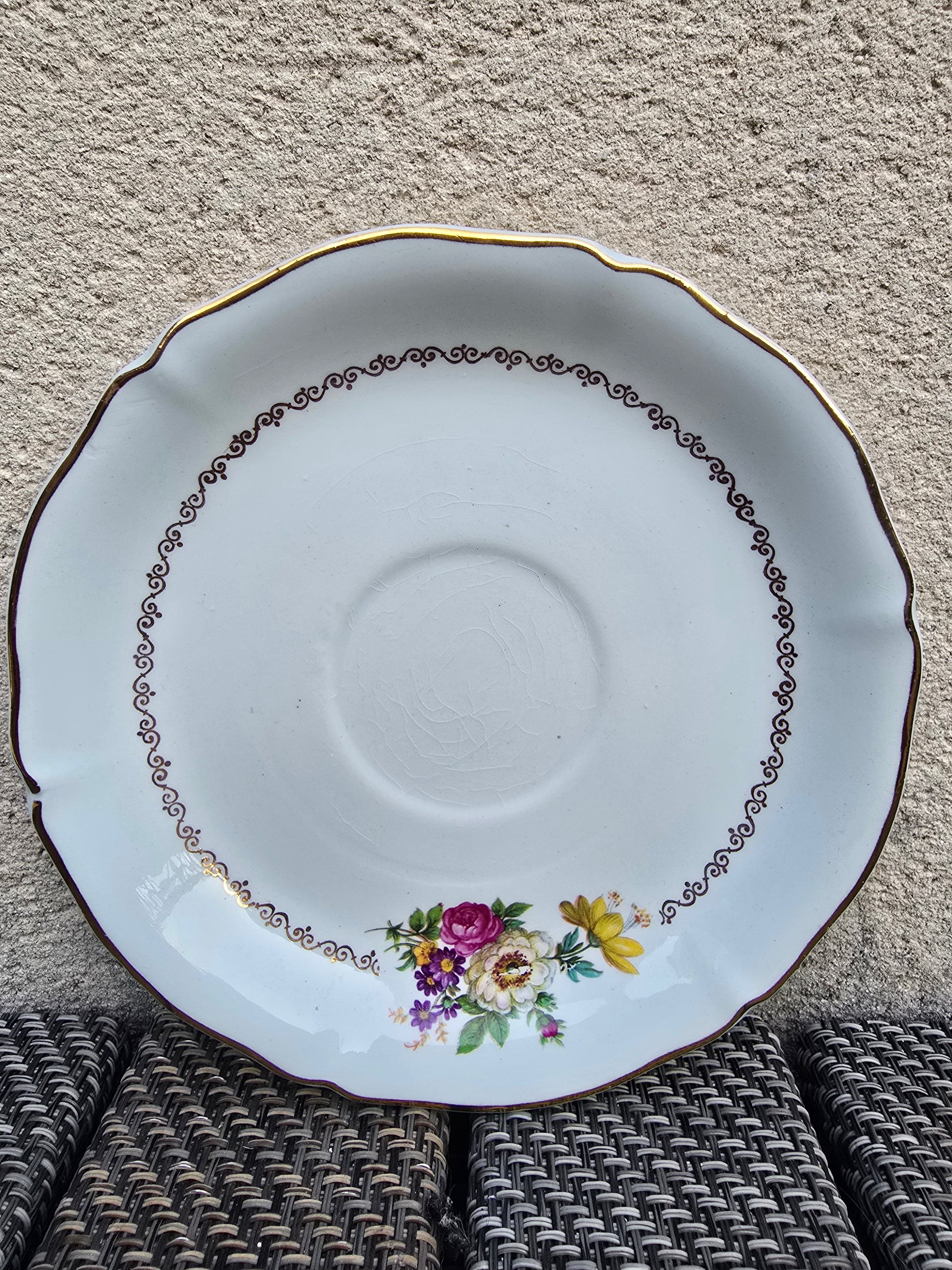 Tasses et soucoupes en céramique semi-vitrifiée