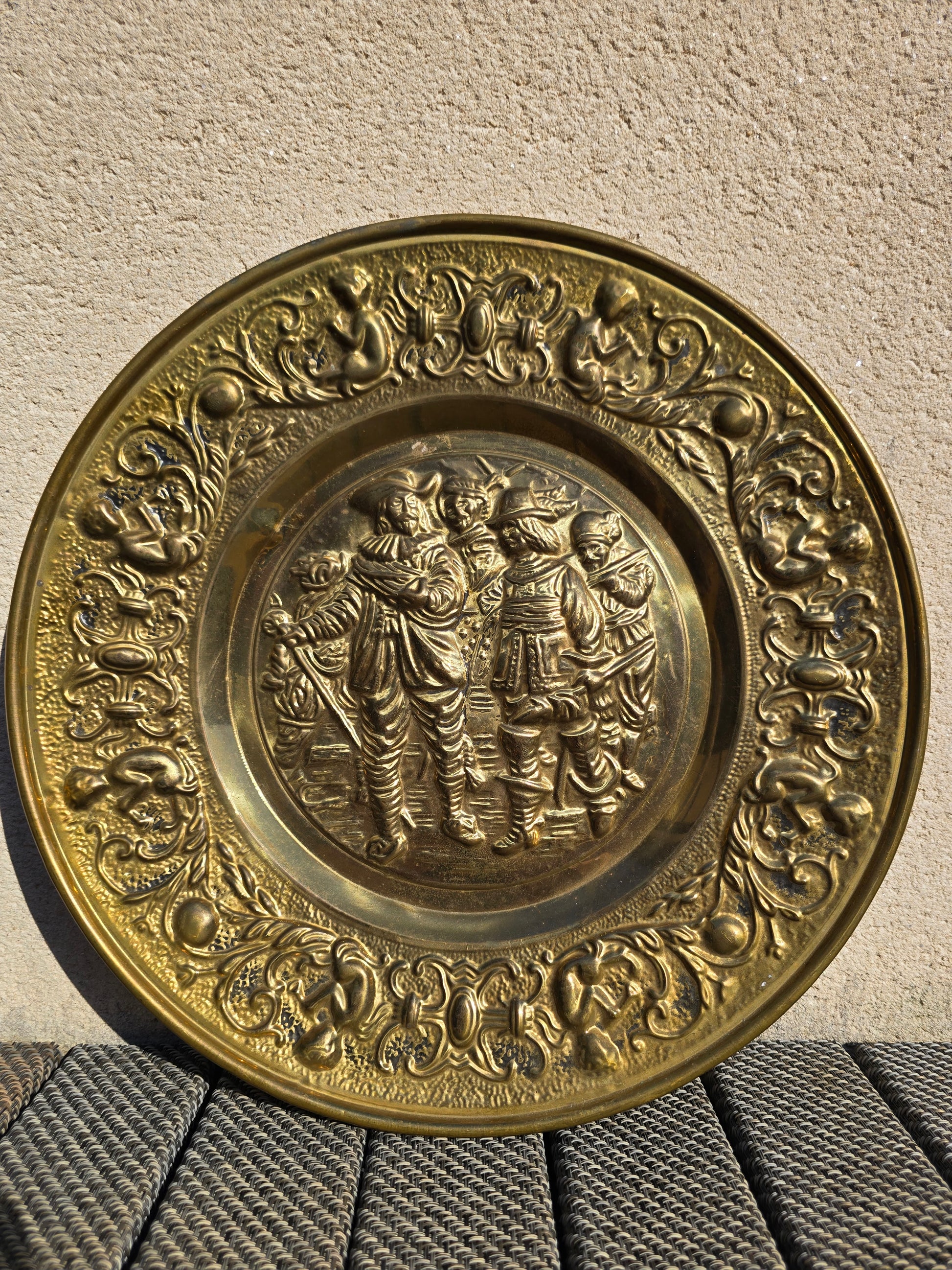 Plateau décorative laiton représentant des mousquetaires