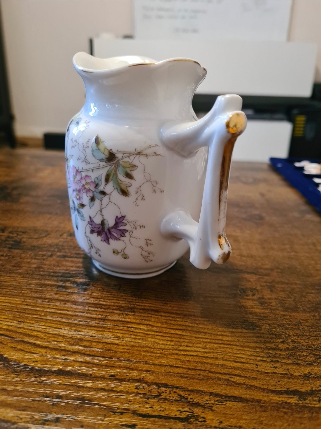 Pot à lait en porcelaine fleurie