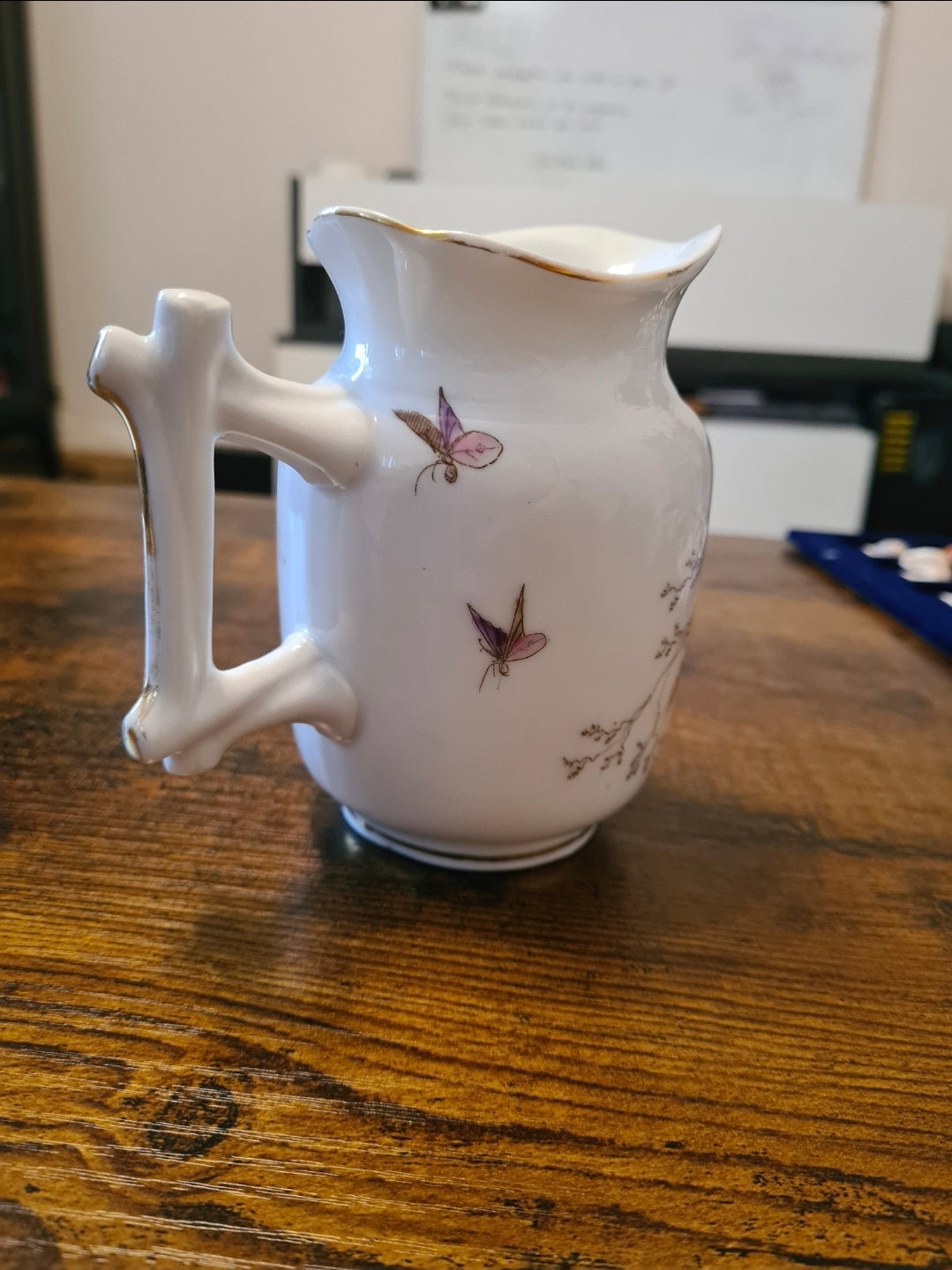 Pot à lait en porcelaine fleurie