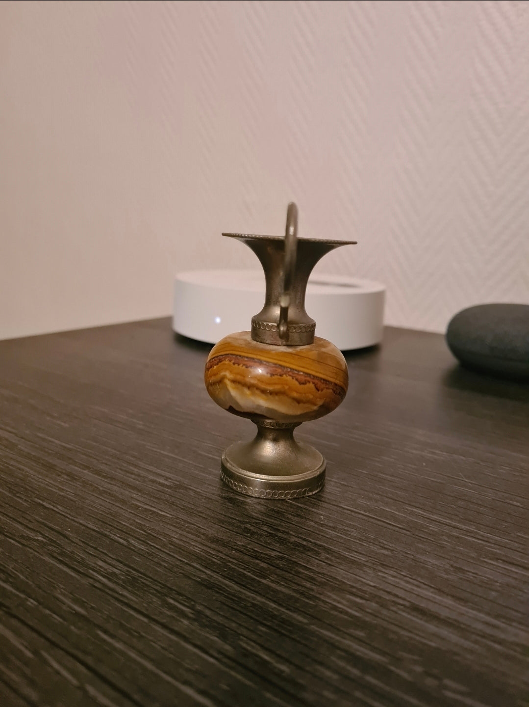 Amphore miniature en pierre sculptée