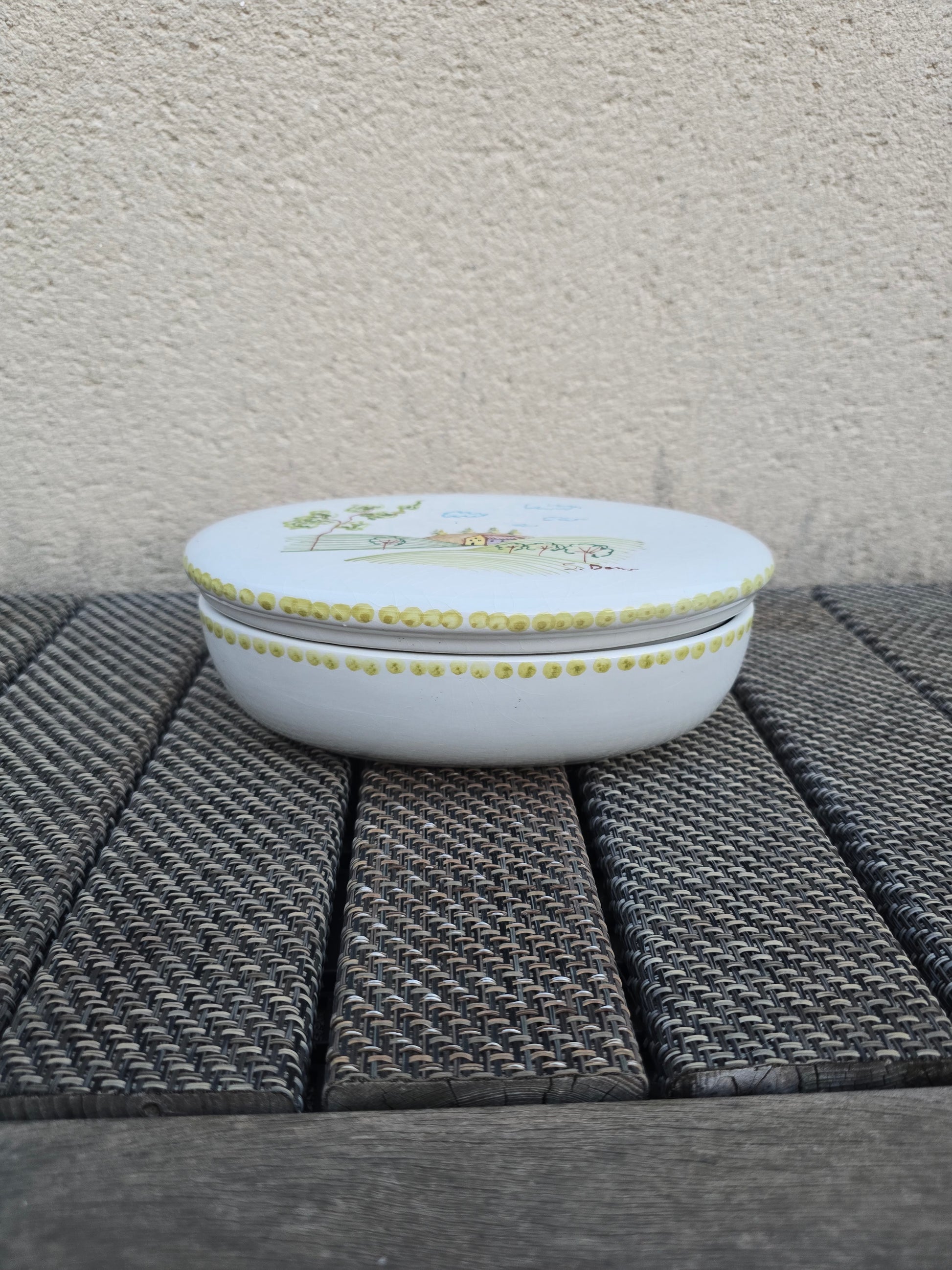 Petite boite en céramique signé S.Bons