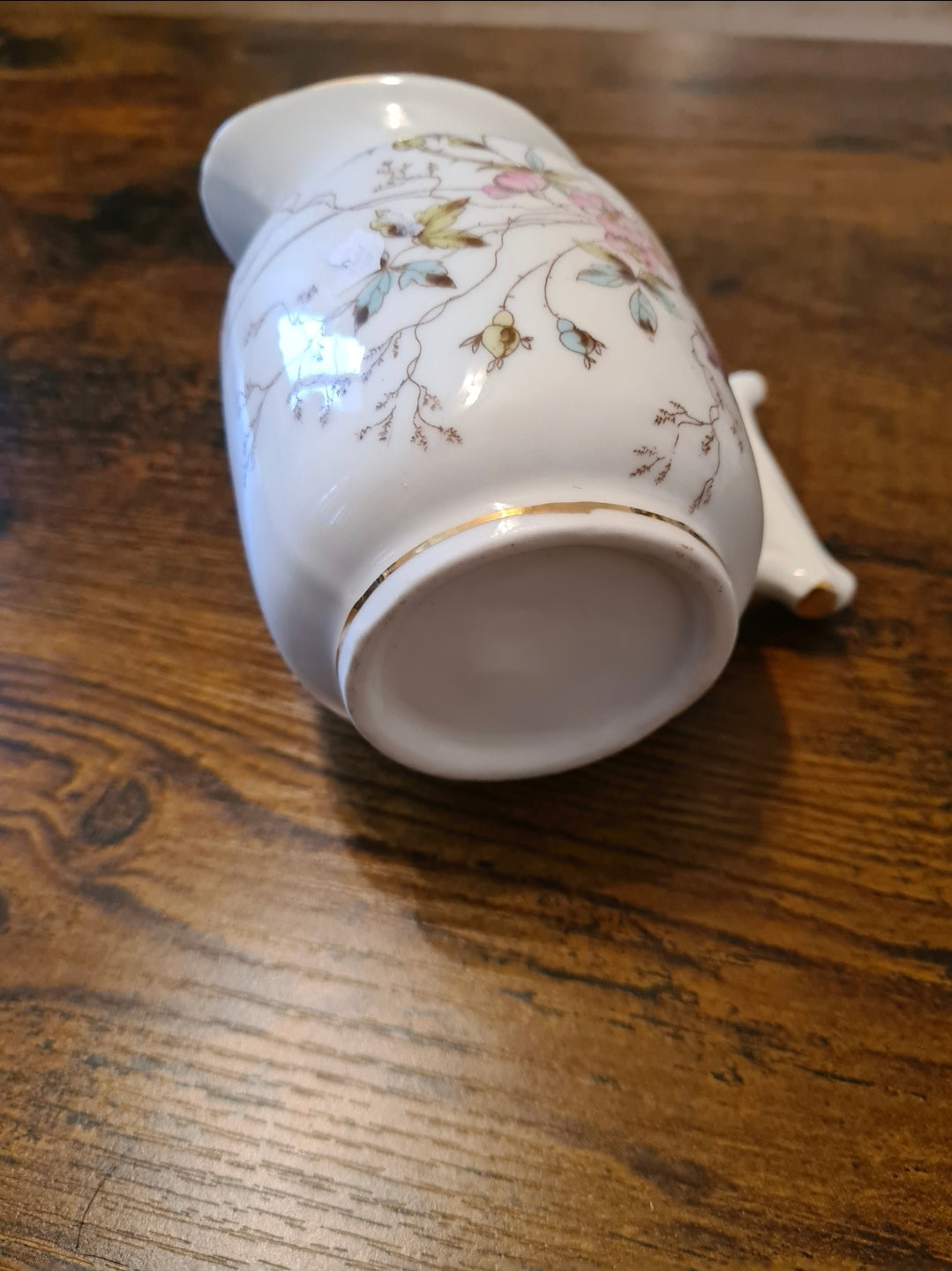 Pot à lait en porcelaine fleurie