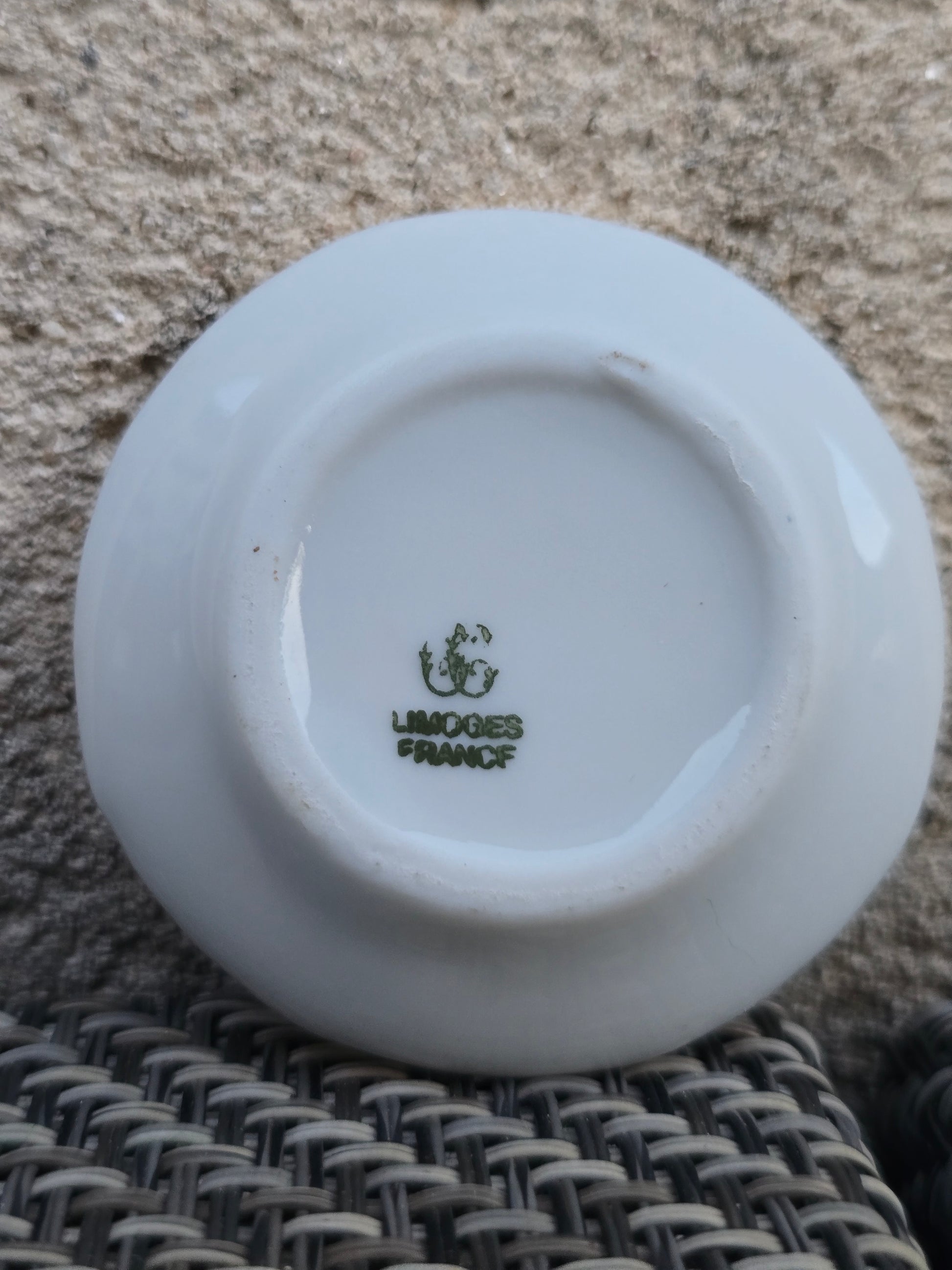 Petite assiette en porcelaine décoratif représentant une petite fille